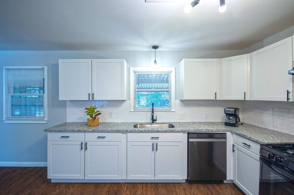 515 Mobile Dr, Pasadena TX 77506-1718 exterior