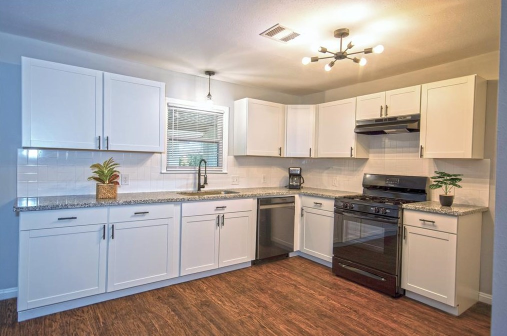 515 Mobile Dr, Pasadena TX 77506-1718 exterior