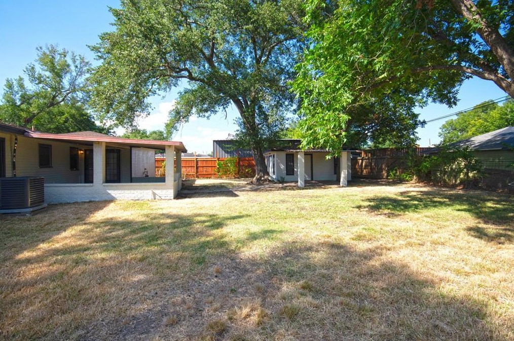 515 Mobile Dr, Pasadena TX 77506-1718 exterior