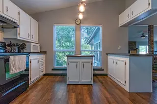 470 S Lakeview Dr, Point Blank, TX 77364 - Photo 13