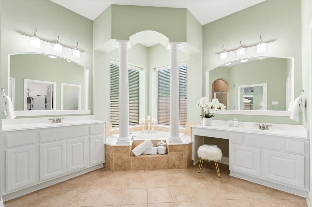 15811 Maple Shr Dr, Houston TX  77044-4485 exterior