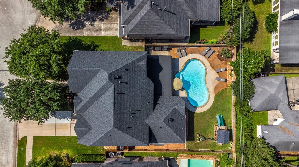 15811 Maple Shr Dr, Houston TX  77044-4485 exterior