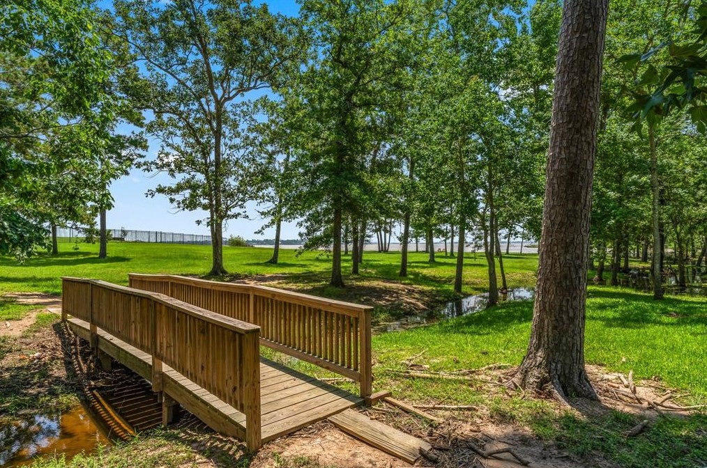 15811 Maple Shr Dr, Houston TX  77044-4485 exterior