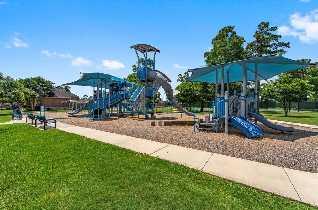 15811 Maple Shr Dr, Houston TX  77044-4485 exterior