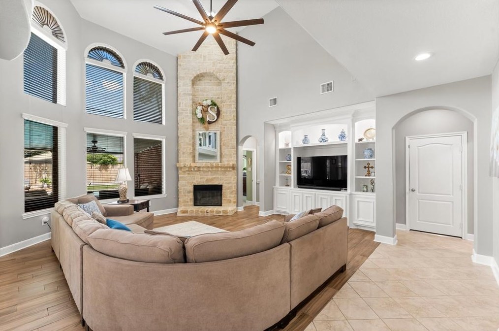 15811 Maple Shr Dr, Houston TX  77044-4485 exterior