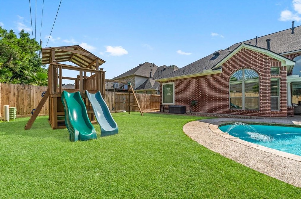 15811 Maple Shr Dr, Houston TX  77044-4485 exterior
