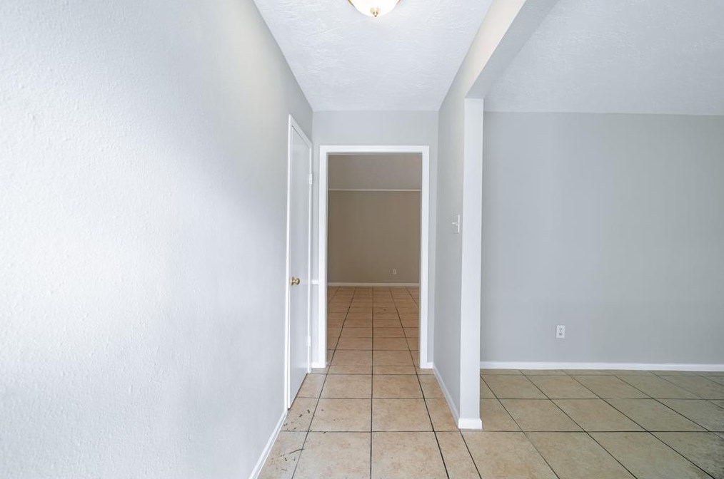 12046 Sharpview Dr, Houston TX  77072-2327 exterior