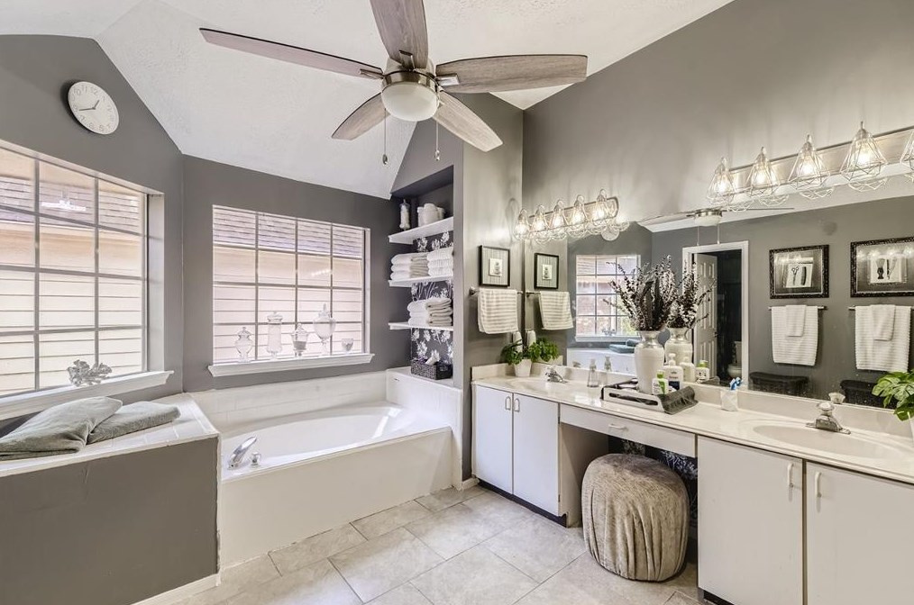 5827 Cinnamon Crk Cir, Houston TX  77084-2149 exterior