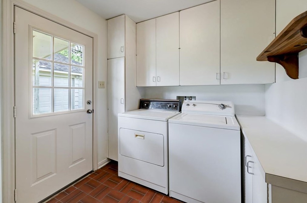 12719 Pebblebrook Dr, Houston TX  77024-4024 exterior