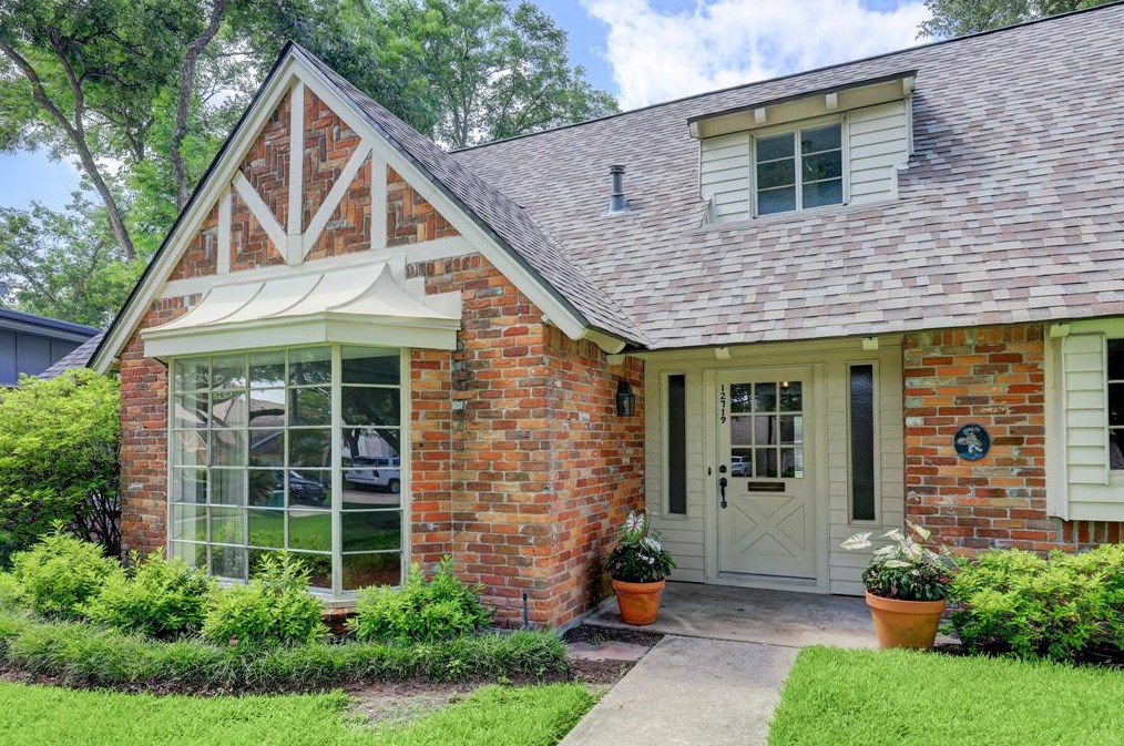 12719 Pebblebrook Dr, Houston TX  77024-4024 exterior