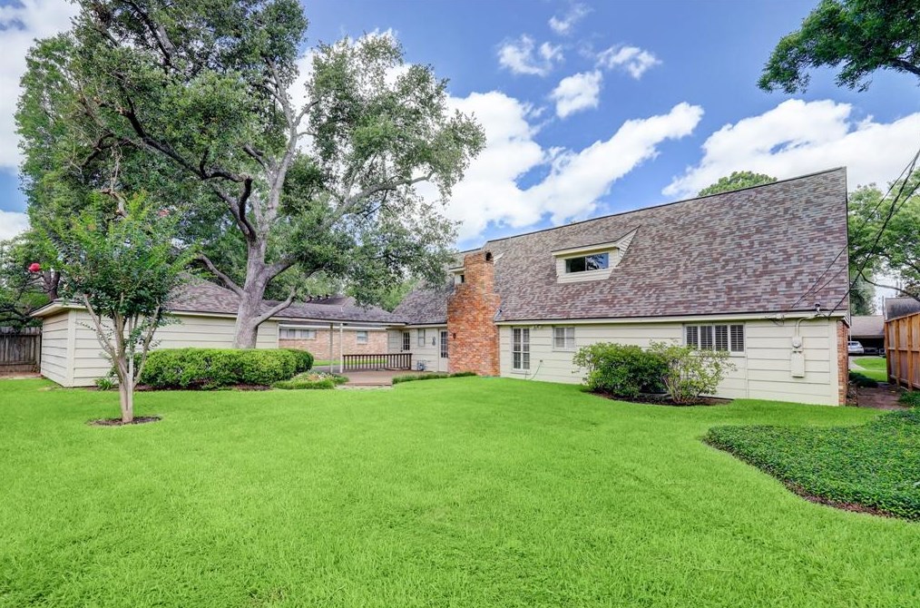 12719 Pebblebrook Dr, Houston TX  77024-4024 exterior