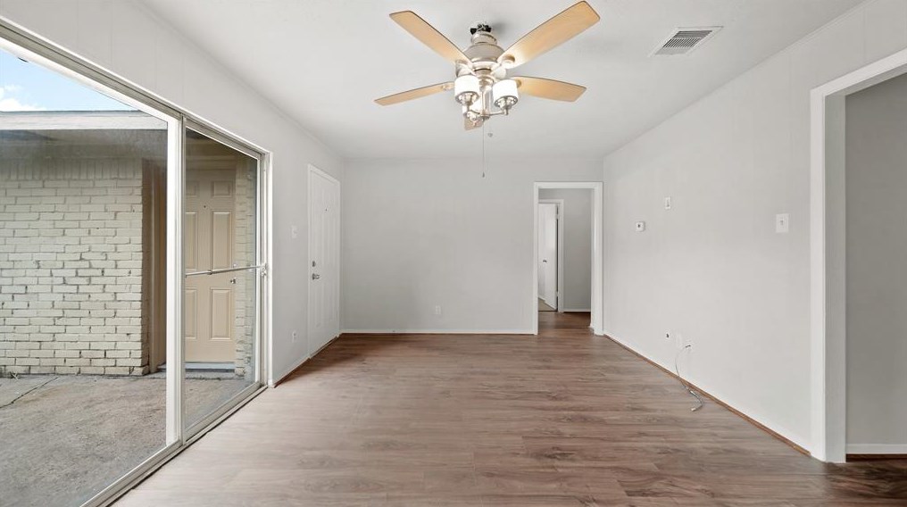 3427 Prudence Dr, Houston TX  77045-5717 exterior