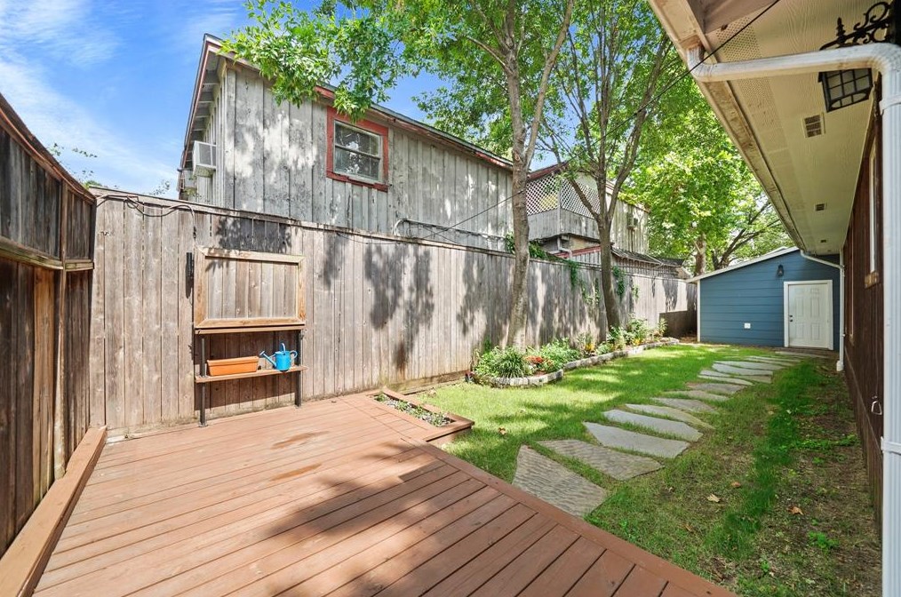 1226 Welch, Houston TX  77006-1308 exterior