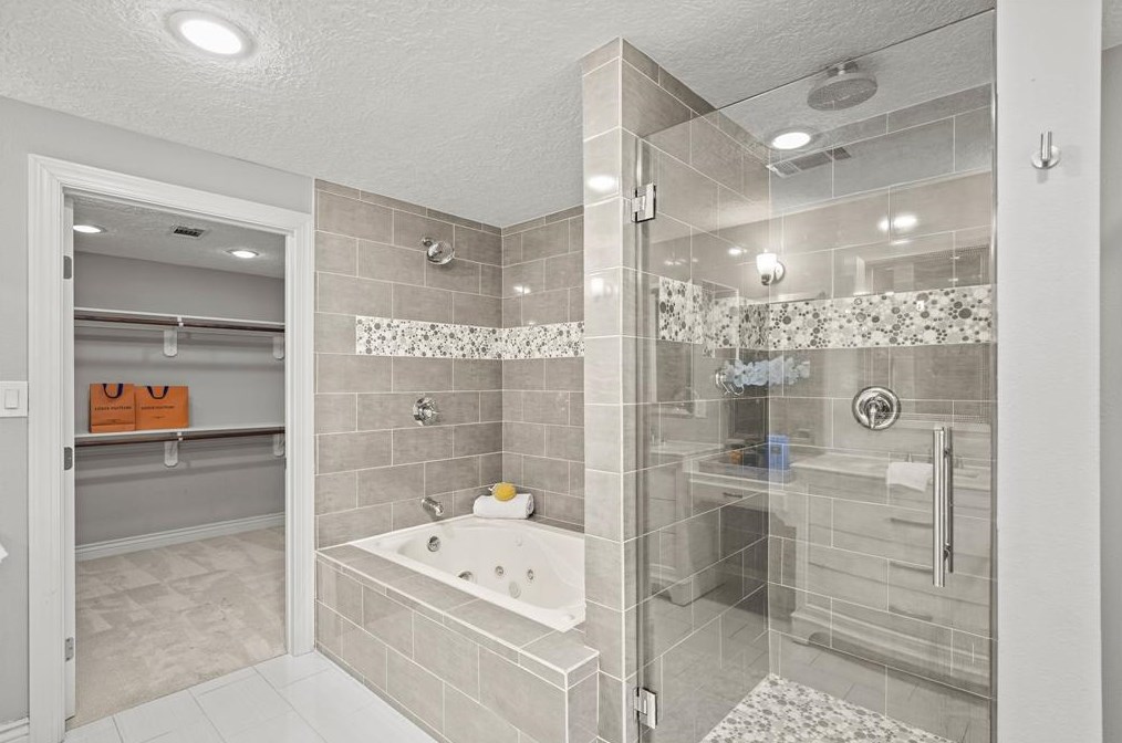 1226 Welch, Houston TX  77006-1308 exterior