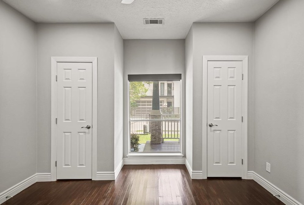1226 Welch, Houston TX  77006-1308 exterior
