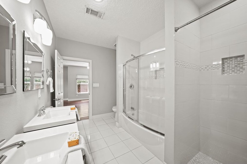 1226 Welch, Houston TX  77006-1308 exterior