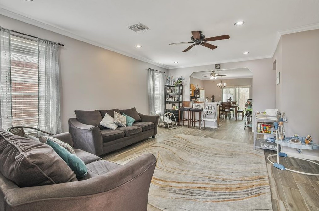1006 Turnberry Park Ln, Spring TX  77373-8273 exterior