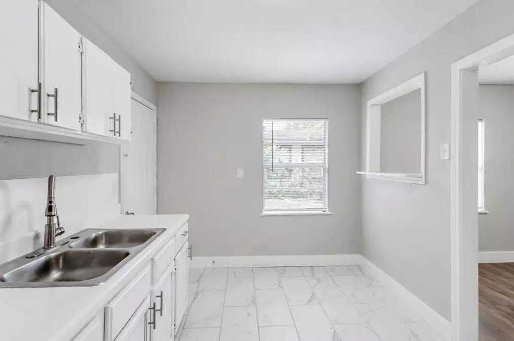 5206 Rapido, Houston TX  77033-2640 exterior