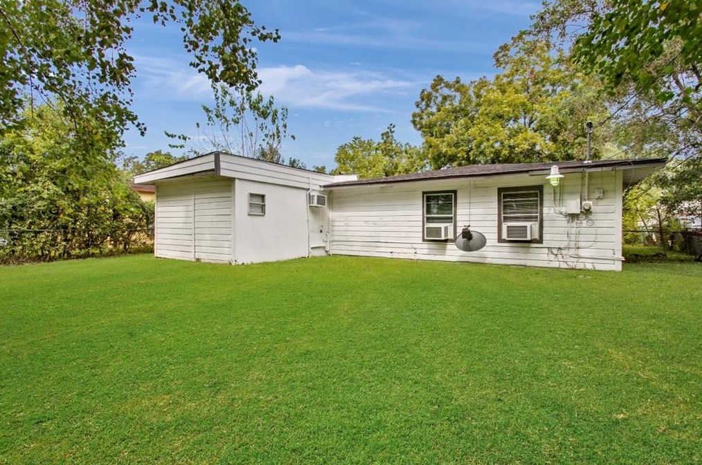 5206 Rapido, Houston TX  77033-2640 exterior