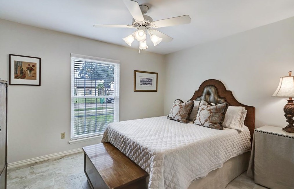 5931 Portal Dr, Houston TX  77096-5725 exterior