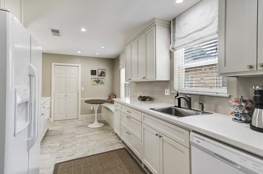5931 Portal Dr, Houston TX  77096-5725 exterior