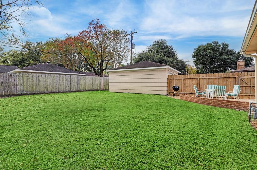 5931 Portal Dr, Houston TX  77096-5725 exterior
