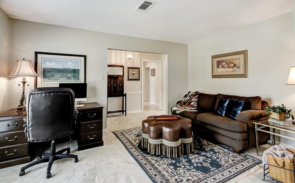 5931 Portal Dr, Houston TX  77096-5725 exterior