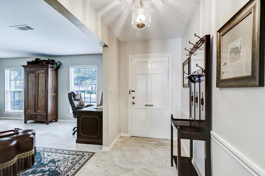 5931 Portal Dr, Houston TX  77096-5832 exterior