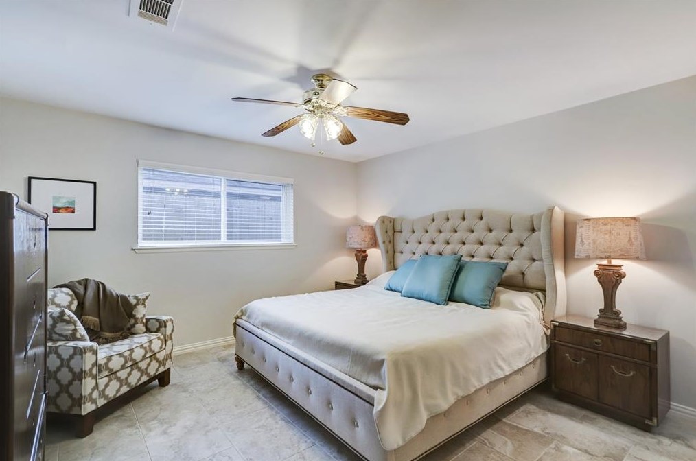 5931 Portal Dr, Houston TX  77096-5725 exterior
