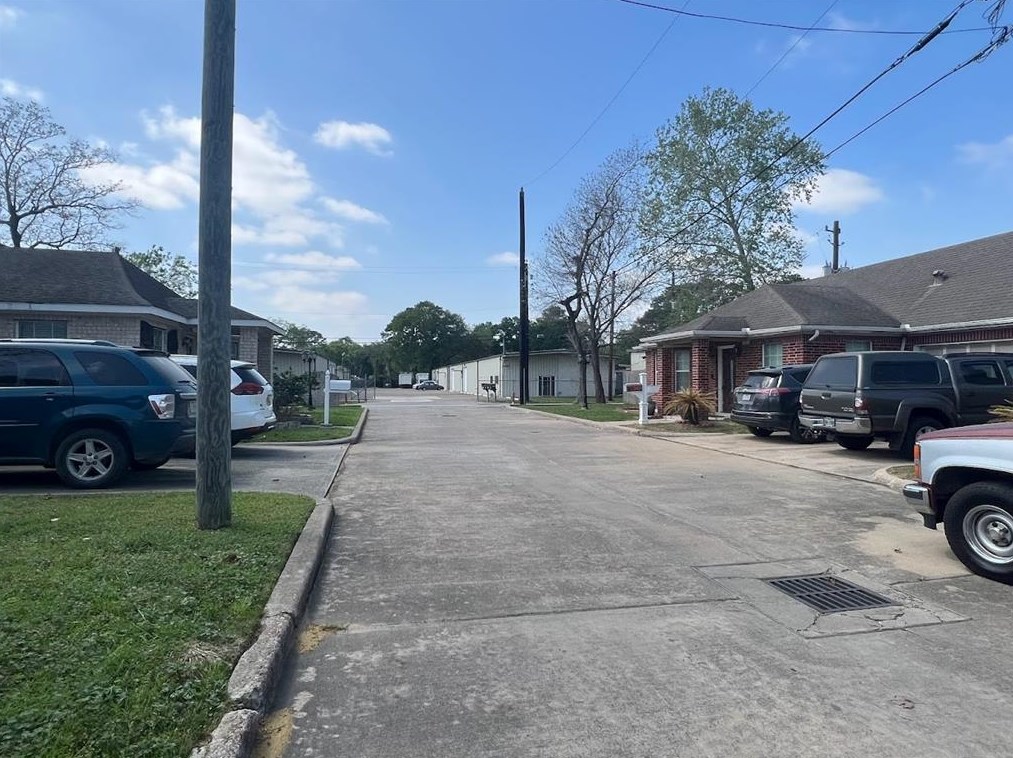 9511 Elmview Dr, Houston TX  77080 exterior