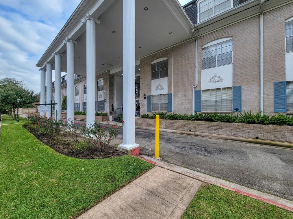 2601 Bellefontaine St, Houston TX  77025-1663 exterior