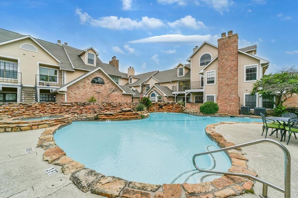 2300 Old Spanish Trl, Houston TX  77054-2154 exterior