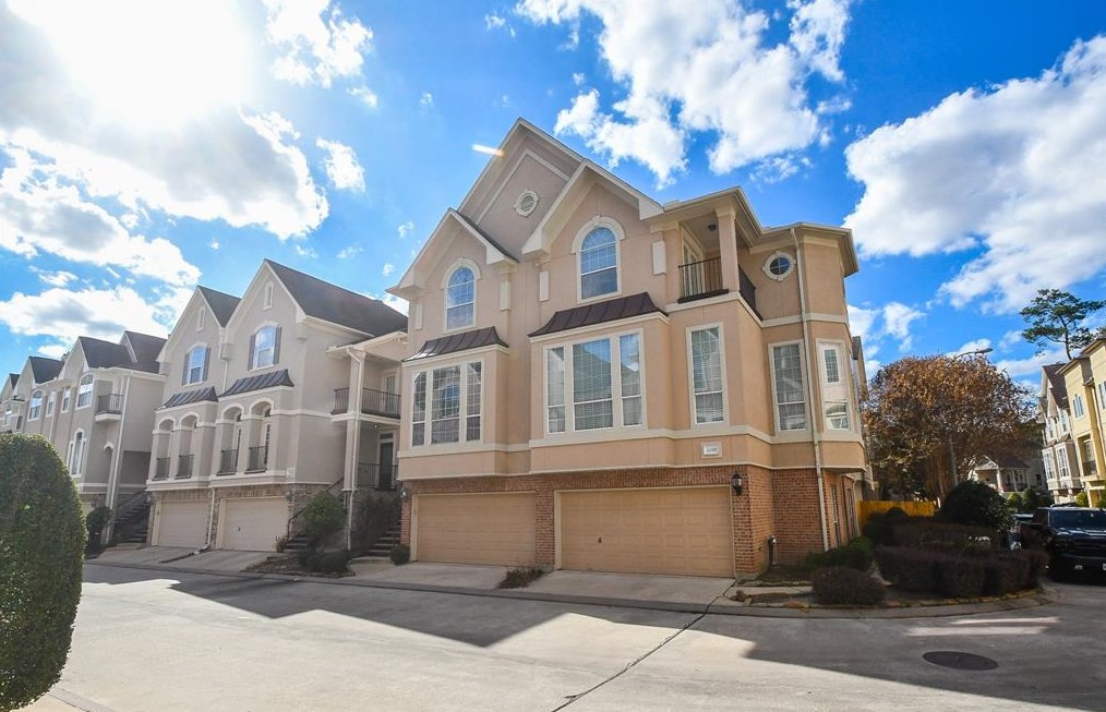 2135 Stacy Knl, Houston TX  77008-3493 exterior
