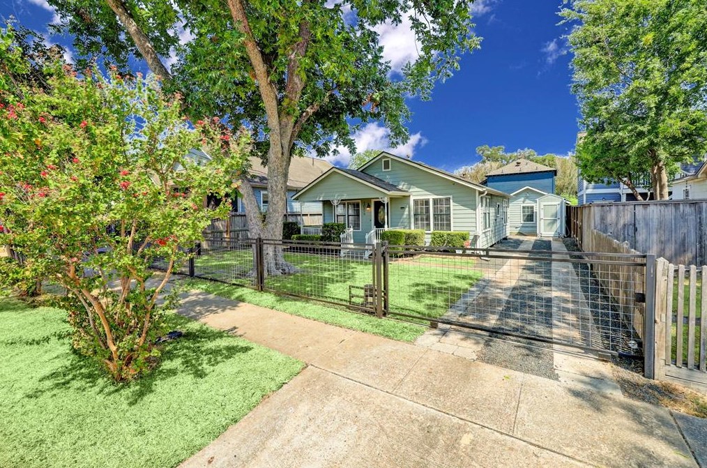 1006 Robbie St, Houston TX  77009-2947 exterior
