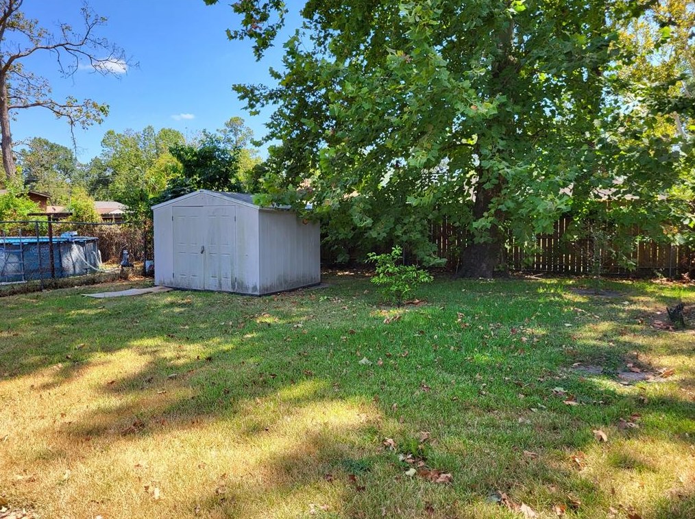 8034 Woodlyn Rd, Houston TX  77028-1948 exterior