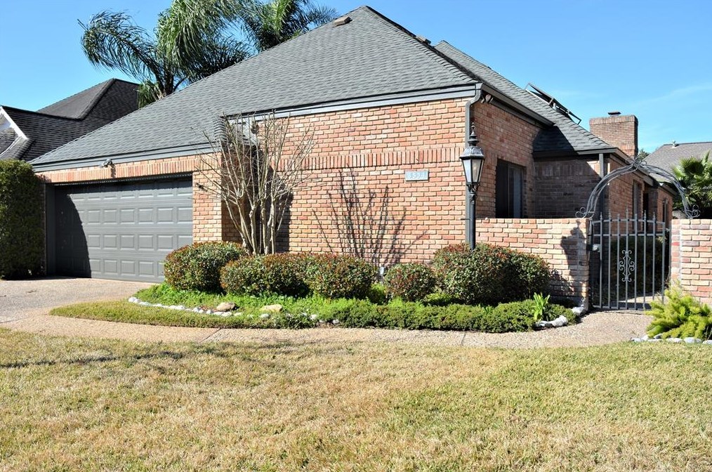 6534 Prairie Dunes Dr, Houston TX  77069-1746 exterior