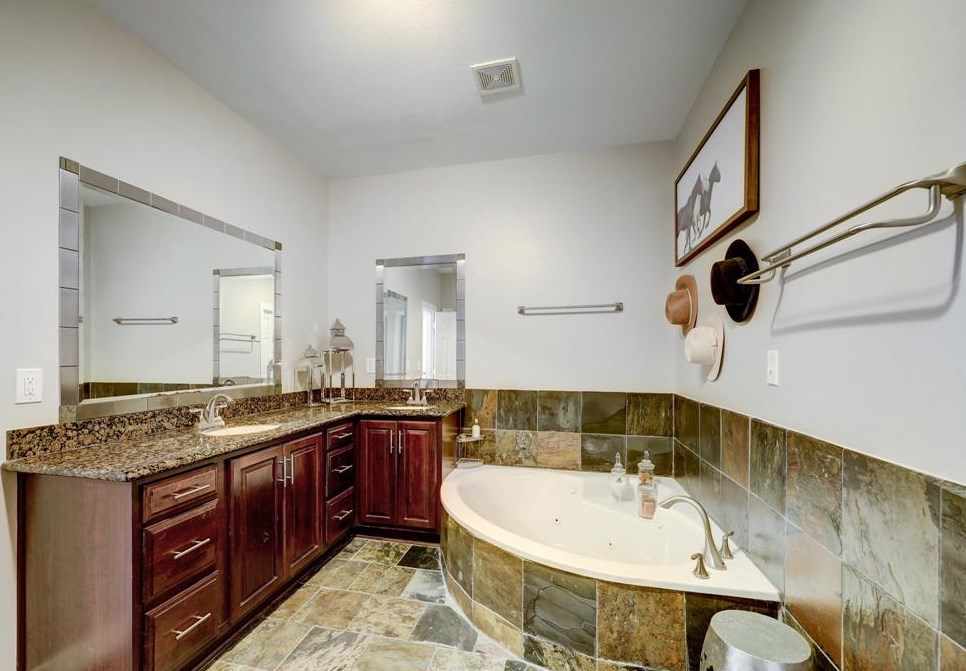 3010 Chenevert St, Houston TX  77004-4125 exterior