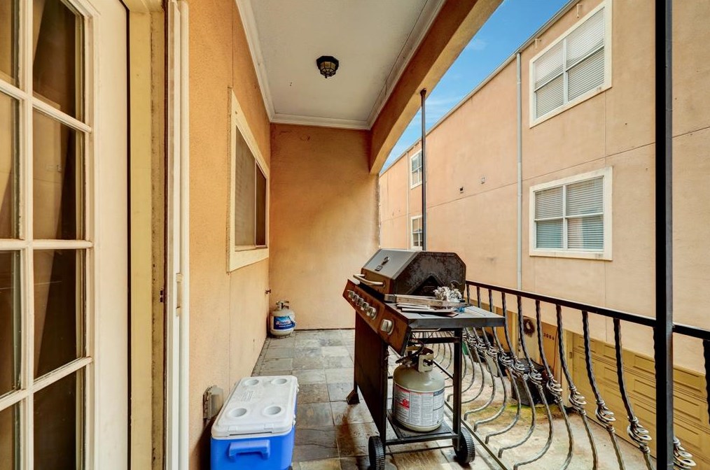 3010 Chenevert St, Houston TX  77004-4125 exterior