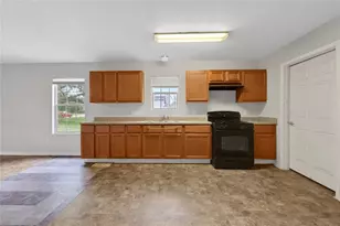 424 Baker Cir, Ames, TX 77575 - Photo 5