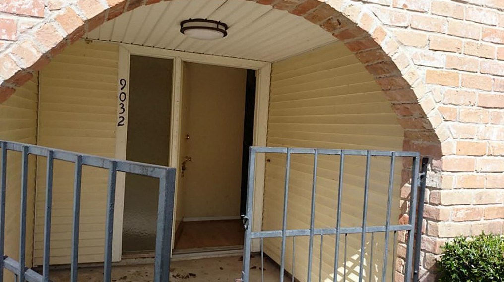 9032 Wilcrest Dr, Houston TX  77099-1848 exterior
