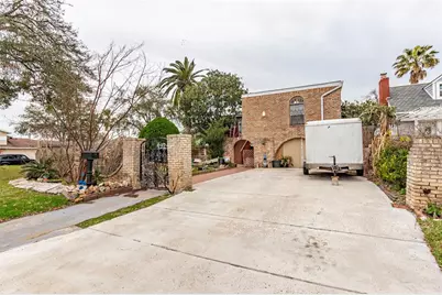 4924 Avenue P 1/2, Galveston, TX 77551 - Photo 1