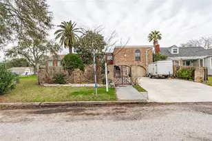 4924 Ave P 1/2, Galveston, TX 77551 - Photo 3