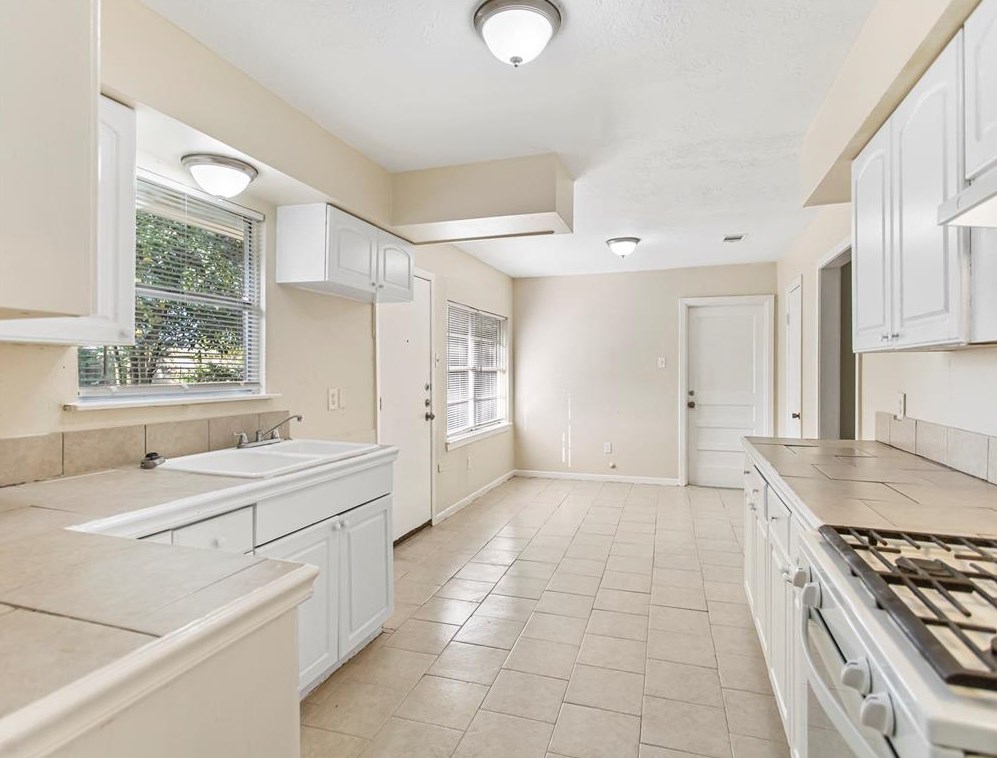 2923 Ebbtide Dr, Houston TX  77045-4711 exterior