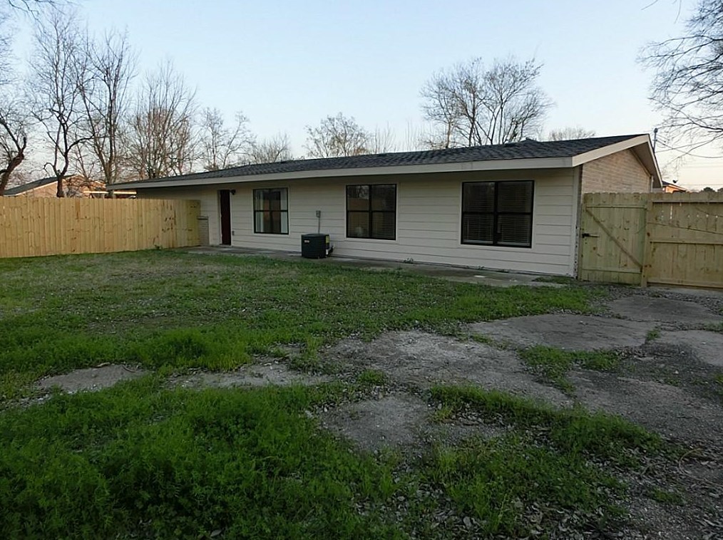 5031 Pine Ave, Pasadena TX 77503-3728 exterior