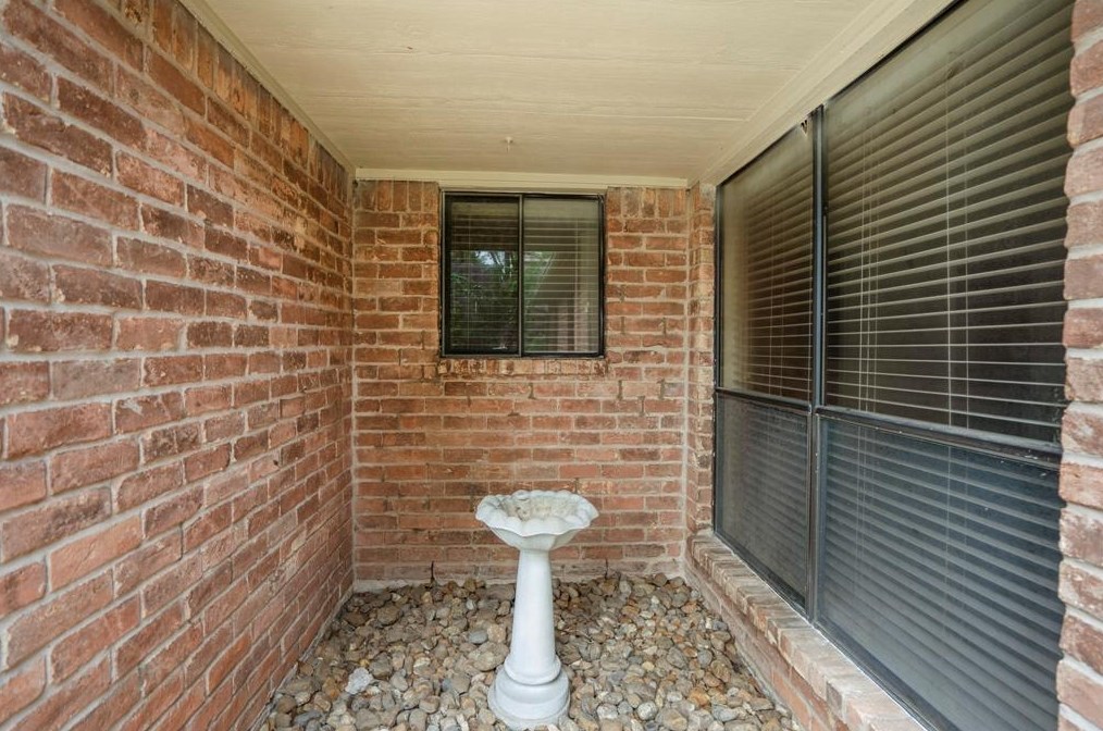 11810 Stillwater Dr, Houston TX  77070-1204 exterior