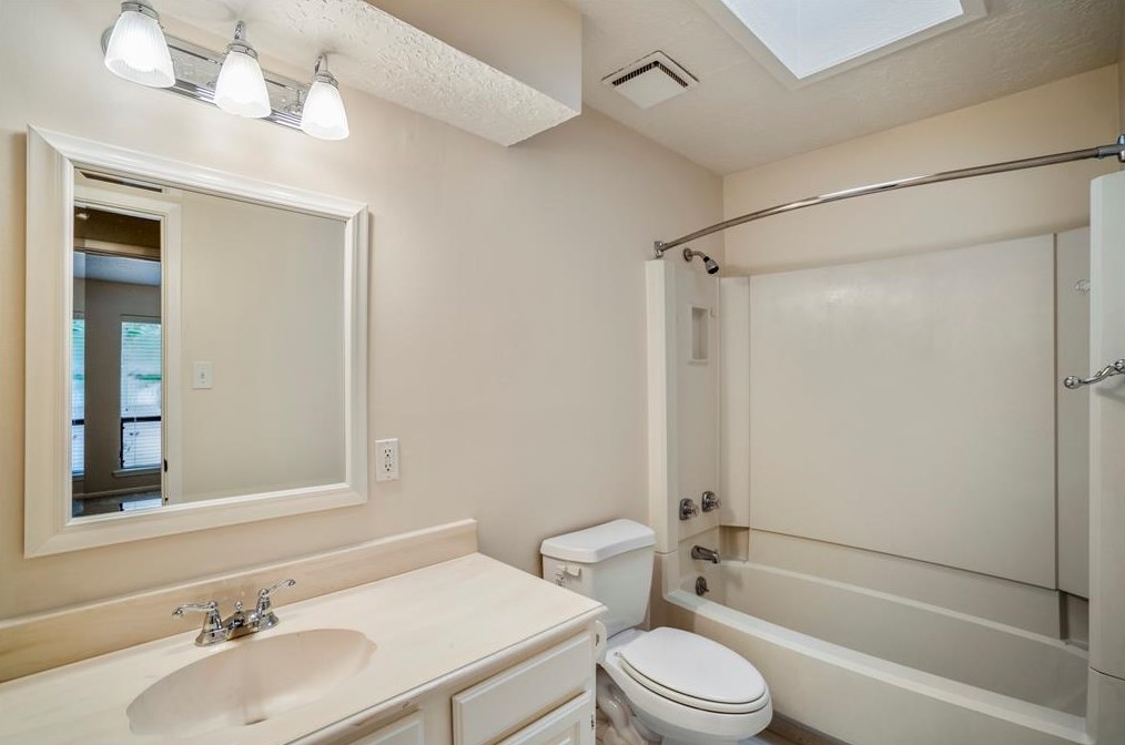 11810 Stillwater Dr, Houston TX  77070-1204 exterior