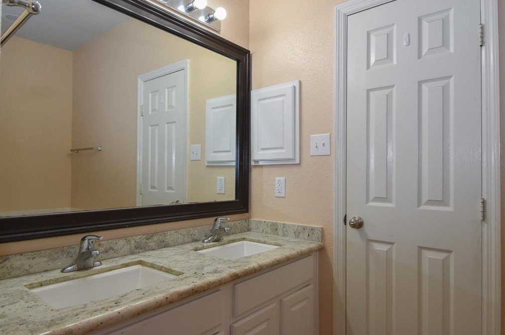 8811 Silent Willow Ln, Sugar Land TX  77479-5482 exterior