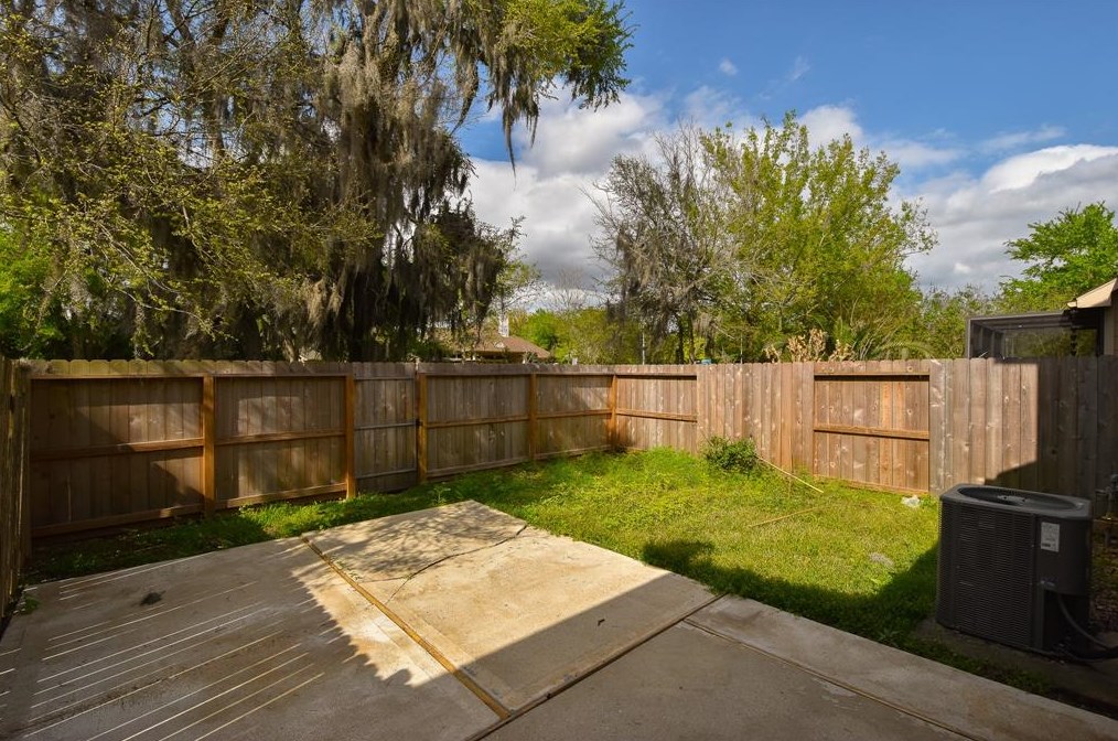8811 Silent Willow Ln, Sugar Land TX  77479-5482 exterior
