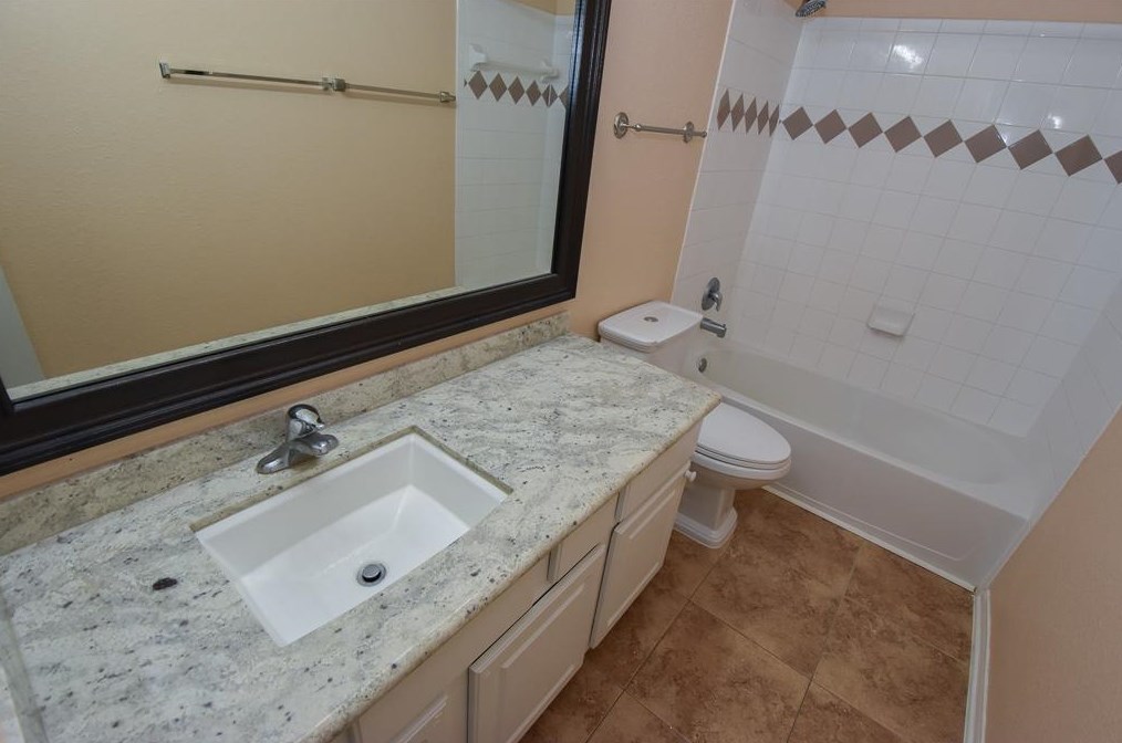 8811 Silent Willow Ln, Sugar Land TX  77479-5482 exterior