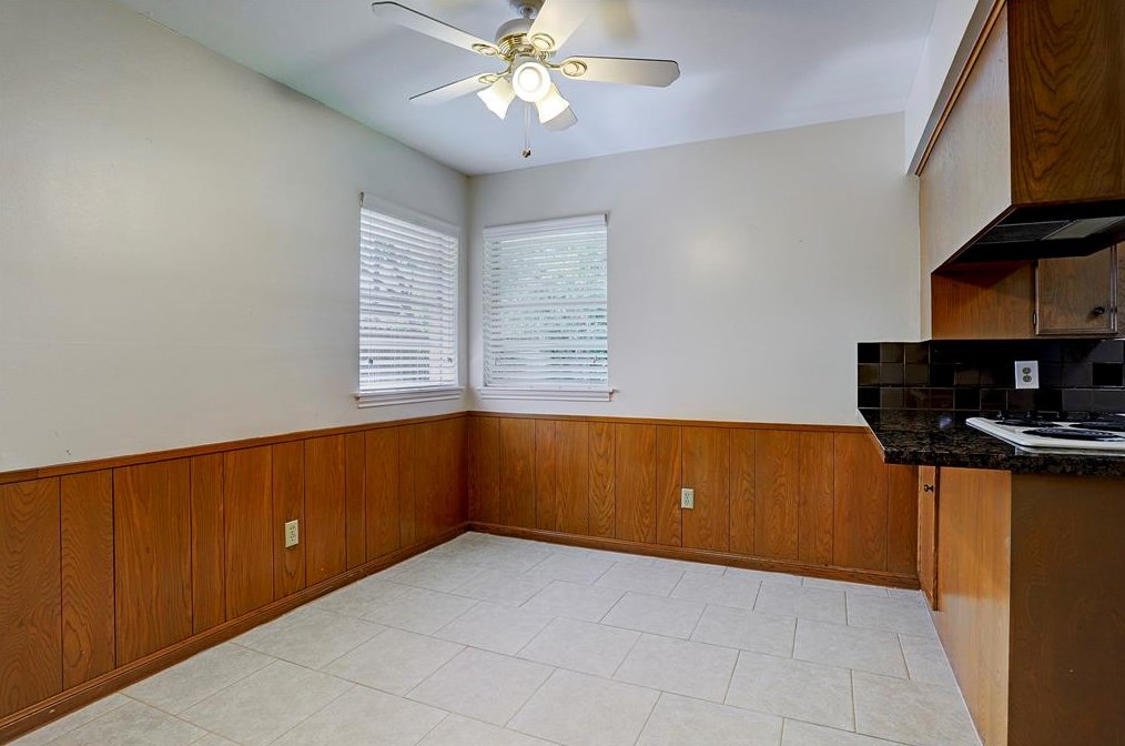 4410 Goldfinch St, Houston TX  77035-5104 exterior